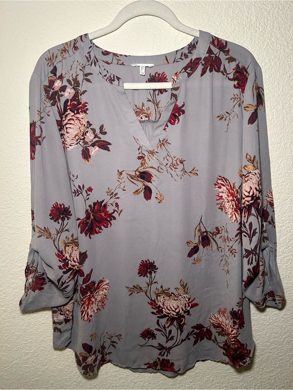 Maurices Women's Floral Split-Neck Blouse Gray Burgundy Floral Long Sleeve Light - Picture 2 of 8